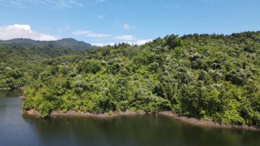 Milford Ses ve Kuşkulu Ses 'in Dağları ve Fiyortları, Yeni Zelanda. Bengoh Vadisi, Sarawak.