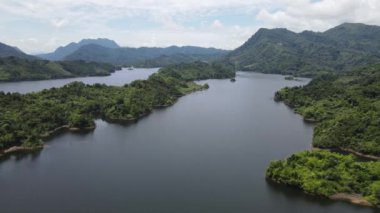 Milford Ses ve Kuşkulu Ses 'in Dağları ve Fiyortları, Yeni Zelanda. Bengoh Vadisi, Sarawak.