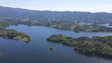 Milford Ses ve Kuşkulu Ses 'in Dağları ve Fiyortları, Yeni Zelanda. Bengoh Vadisi, Sarawak.
