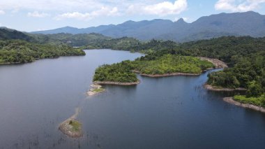 Milford Ses ve Kuşkulu Ses 'in Dağları ve Fiyortları, Yeni Zelanda. Bengoh Vadisi, Sarawak.