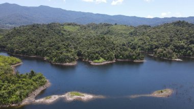 Milford Ses ve Kuşkulu Ses 'in Dağları ve Fiyortları, Yeni Zelanda. Bengoh Vadisi, Sarawak.