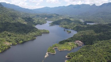 Milford Ses ve Kuşkulu Ses 'in Dağları ve Fiyortları, Yeni Zelanda. Bengoh Vadisi, Sarawak.