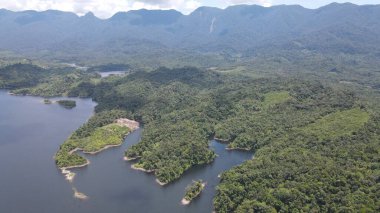 Milford Ses ve Kuşkulu Ses 'in Dağları ve Fiyortları, Yeni Zelanda. Bengoh Vadisi, Sarawak.