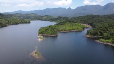 Milford Ses ve Kuşkulu Ses 'in Dağları ve Fiyortları, Yeni Zelanda. Bengoh Vadisi, Sarawak.