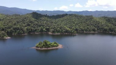 Milford Ses ve Kuşkulu Ses 'in Dağları ve Fiyortları, Yeni Zelanda. Bengoh Vadisi, Sarawak.