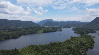 Milford Ses ve Kuşkulu Ses 'in Dağları ve Fiyortları, Yeni Zelanda. Bengoh Vadisi, Sarawak.