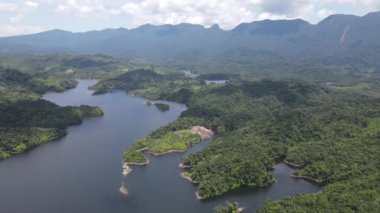 Milford Ses ve Kuşkulu Ses 'in Dağları ve Fiyortları, Yeni Zelanda. Bengoh Vadisi, Sarawak.