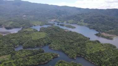 Milford Ses ve Kuşkulu Ses 'in Dağları ve Fiyortları, Yeni Zelanda. Bengoh Vadisi, Sarawak.
