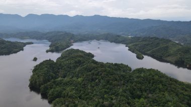 Milford Ses ve Kuşkulu Ses 'in Dağları ve Fiyortları, Yeni Zelanda. Bengoh Vadisi, Sarawak.