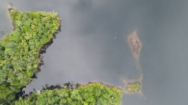 Milford Ses ve Kuşkulu Ses 'in Dağları ve Fiyortları, Yeni Zelanda. Bengoh Vadisi, Sarawak.