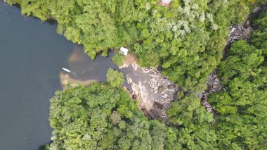 Milford Ses ve Kuşkulu Ses 'in Dağları ve Fiyortları, Yeni Zelanda. Bengoh Vadisi, Sarawak.