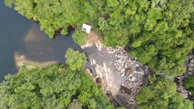 Milford Ses ve Kuşkulu Ses 'in Dağları ve Fiyortları, Yeni Zelanda. Bengoh Vadisi, Sarawak.