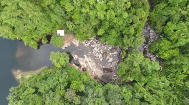 Milford Ses ve Kuşkulu Ses 'in Dağları ve Fiyortları, Yeni Zelanda. Bengoh Vadisi, Sarawak.