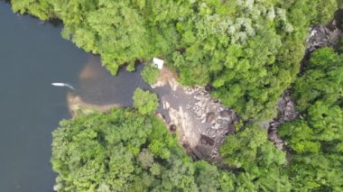 Milford Ses ve Kuşkulu Ses 'in Dağları ve Fiyortları, Yeni Zelanda. Bengoh Vadisi, Sarawak.