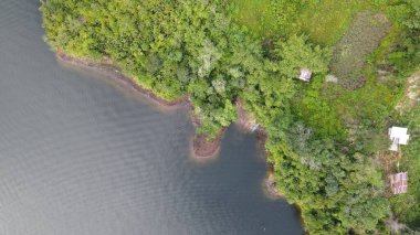 Milford Ses ve Kuşkulu Ses 'in Dağları ve Fiyortları, Yeni Zelanda. Bengoh Vadisi, Sarawak.