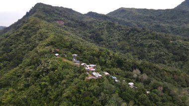 Milford Ses ve Kuşkulu Ses 'in Dağları ve Fiyortları, Yeni Zelanda. Bengoh Vadisi, Sarawak.