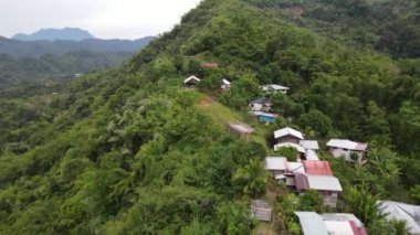 Milford Ses ve Kuşkulu Ses 'in Dağları ve Fiyortları, Yeni Zelanda. Bengoh Vadisi, Sarawak.