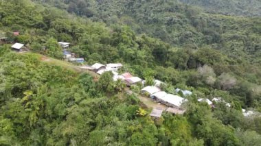 Milford Ses ve Kuşkulu Ses 'in Dağları ve Fiyortları, Yeni Zelanda. Bengoh Vadisi, Sarawak.