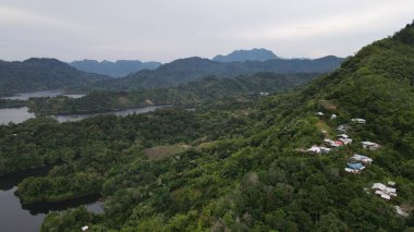 Milford Ses ve Kuşkulu Ses 'in Dağları ve Fiyortları, Yeni Zelanda. Bengoh Vadisi, Sarawak.