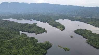 Milford Ses ve Kuşkulu Ses 'in Dağları ve Fiyortları, Yeni Zelanda. Bengoh Vadisi, Sarawak.