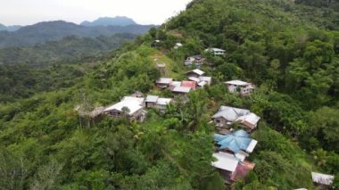 Milford Ses ve Kuşkulu Ses 'in Dağları ve Fiyortları, Yeni Zelanda. Bengoh Vadisi, Sarawak.