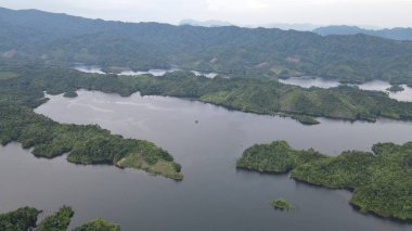 Milford Ses ve Kuşkulu Ses 'in Dağları ve Fiyortları, Yeni Zelanda. Bengoh Vadisi, Sarawak.