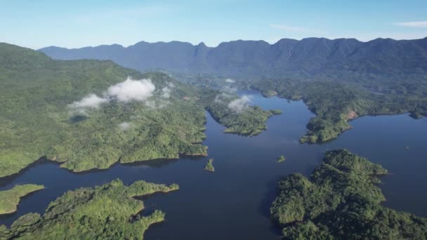米尔福德声音和怀疑声音的山脉和峡湾 新西兰 沙捞越本戈谷地 — 图库视频影像