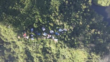 Milford Ses ve Kuşkulu Ses 'in Dağları ve Fiyortları, Yeni Zelanda. Bengoh Vadisi, Sarawak.