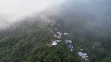 Milford Ses ve Kuşkulu Ses 'in Dağları ve Fiyortları, Yeni Zelanda. Bengoh Vadisi, Sarawak.