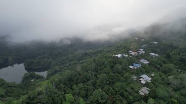 Milford Ses ve Kuşkulu Ses 'in Dağları ve Fiyortları, Yeni Zelanda. Bengoh Vadisi, Sarawak.