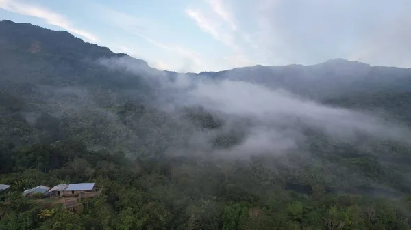 米尔福德声音和怀疑声音的山脉和峡湾 新西兰 沙捞越本戈谷地 — 图库照片