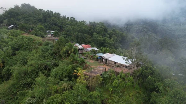 米尔福德声音和怀疑声音的山脉和峡湾 新西兰 沙捞越本戈谷地 — 图库照片