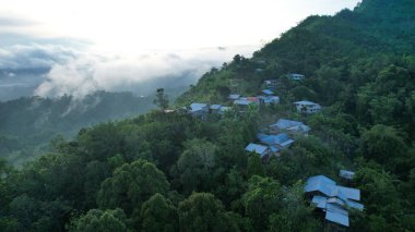 Milford Ses ve Kuşkulu Ses 'in Dağları ve Fiyortları, Yeni Zelanda. Bengoh Vadisi, Sarawak.