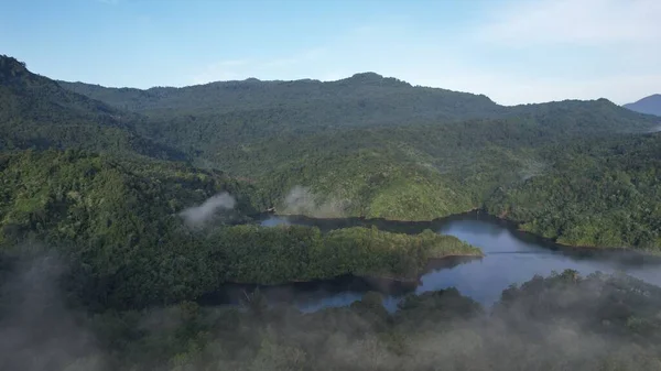 米尔福德声音和怀疑声音的山脉和峡湾 新西兰 沙捞越本戈谷地 — 图库照片