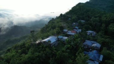 Milford Ses ve Kuşkulu Ses 'in Dağları ve Fiyortları, Yeni Zelanda. Bengoh Vadisi, Sarawak.