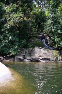 Milford Ses ve Kuşkulu Ses 'in Dağları ve Fiyortları, Yeni Zelanda. Bengoh Vadisi, Sarawak.