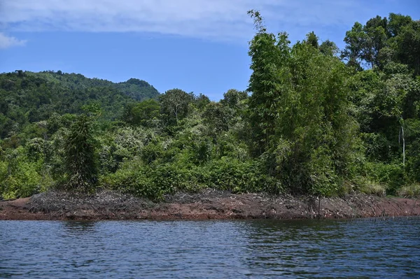 米尔福德声音和怀疑声音的山脉和峡湾 新西兰 沙捞越本戈谷地 — 图库照片