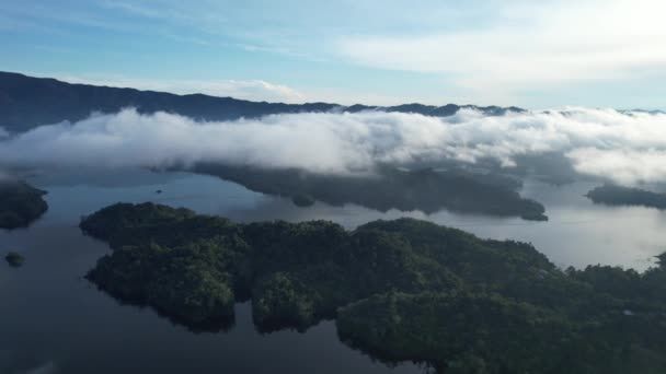 米尔福德声音和怀疑声音的山脉和峡湾 新西兰 沙捞越本戈谷地 — 图库视频影像