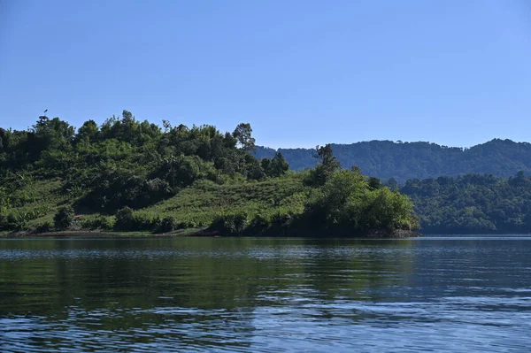 米尔福德声音和怀疑声音的山脉和峡湾 新西兰 沙捞越本戈谷地 — 图库照片