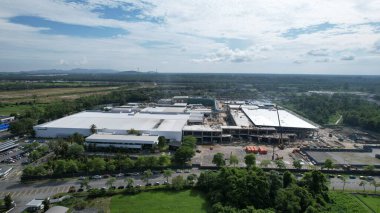 Kuching, Sarawak Malaysia - 12 Eylül 2022: Tüm büyük elektronik, güneş ve yarı iletken santrallerinin bulunduğu Samajaya Işık Sanayi Bölgesi