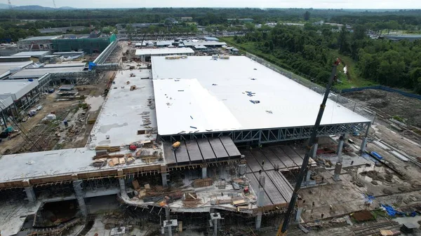 Kuching, Sarawak Malaysia - 12 Eylül 2022: Tüm büyük elektronik, güneş ve yarı iletken santrallerinin bulunduğu Samajaya Işık Sanayi Bölgesi