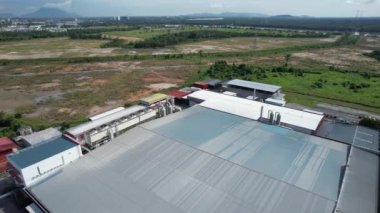 Kuching, Sarawak Malaysia - 12 Eylül 2022: Tüm büyük elektronik, güneş ve yarı iletken santrallerinin bulunduğu Samajaya Işık Sanayi Bölgesi