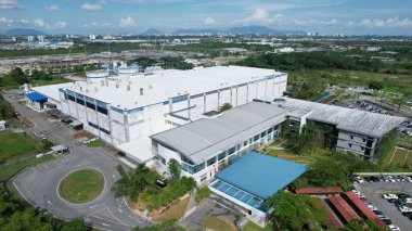 Kuching, Sarawak Malaysia - 12 Eylül 2022: Tüm büyük elektronik, güneş ve yarı iletken santrallerinin bulunduğu Samajaya Işık Sanayi Bölgesi