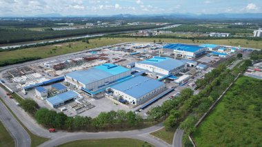 Kuching, Sarawak Malaysia - 12 Eylül 2022: Tüm büyük elektronik, güneş ve yarı iletken santrallerinin bulunduğu Samajaya Işık Sanayi Bölgesi