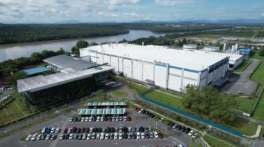 Kuching, Sarawak Malaysia - 12 Eylül 2022: Tüm büyük elektronik, güneş ve yarı iletken santrallerinin bulunduğu Samajaya Işık Sanayi Bölgesi