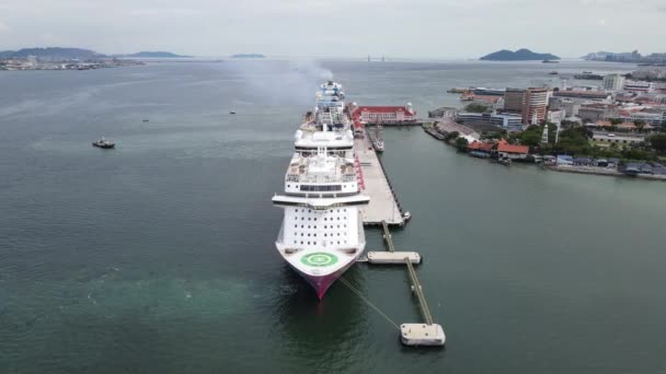 2022年9月20日 马来西亚乔治敦 斯威特纳姆游轮码头 一些游轮停靠 — 图库视频影像
