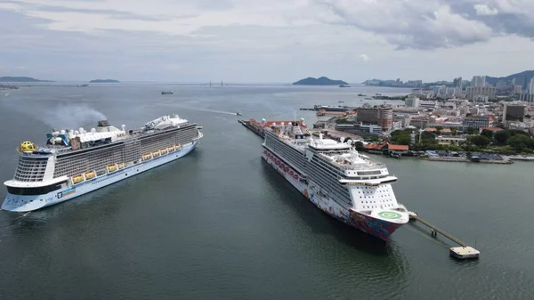 2022年9月20日 いくつかのクルーズ船とのスウィートナム クルーズ ターミナル Docking — ストック写真