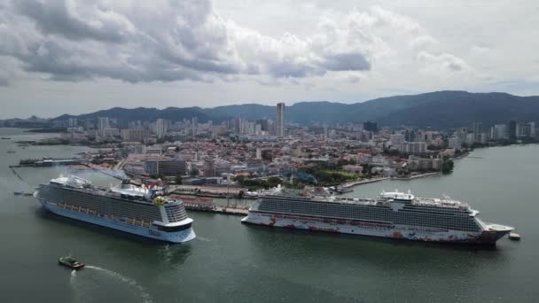 2022年9月20日 马来西亚乔治敦 斯威特纳姆游轮码头 一些游轮停靠 — 图库视频影像