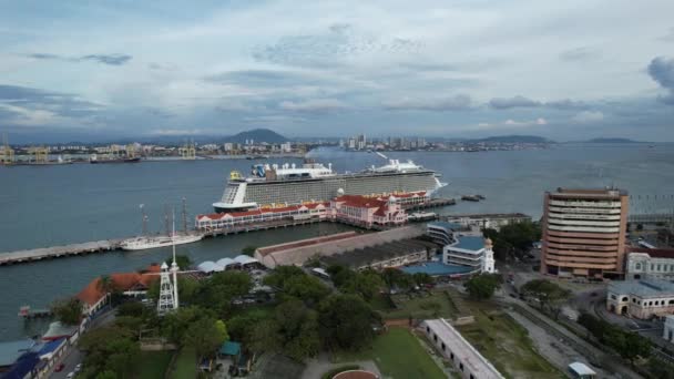 Georgetown Malaysia September 2022 Swettenham Cruise Ship Terminal Med Några — Stockvideo