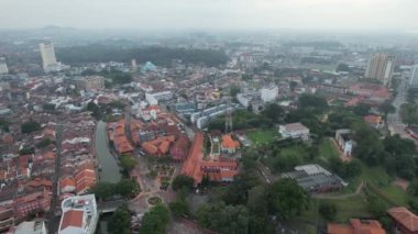 Malacca, Malezya - 16 Ekim 2022: Malacca Nehri Gezisi Hava Görüntüsü
